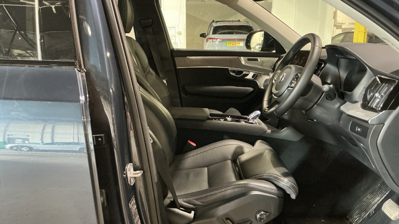 Volvo XC90 Ultra Dark AWD gallery image 8 available through Kova Motors